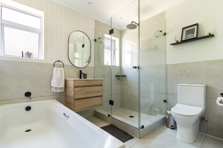 To Let 3 Bedroom Property for Rent in Vredehoek Western Cape